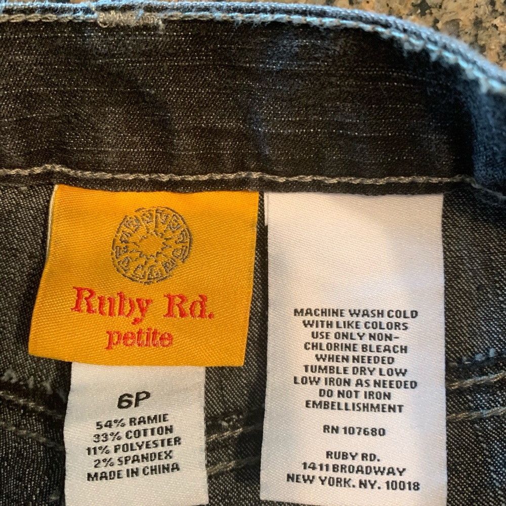Ruby Rd. Black jean capris - Picture 3 of 3